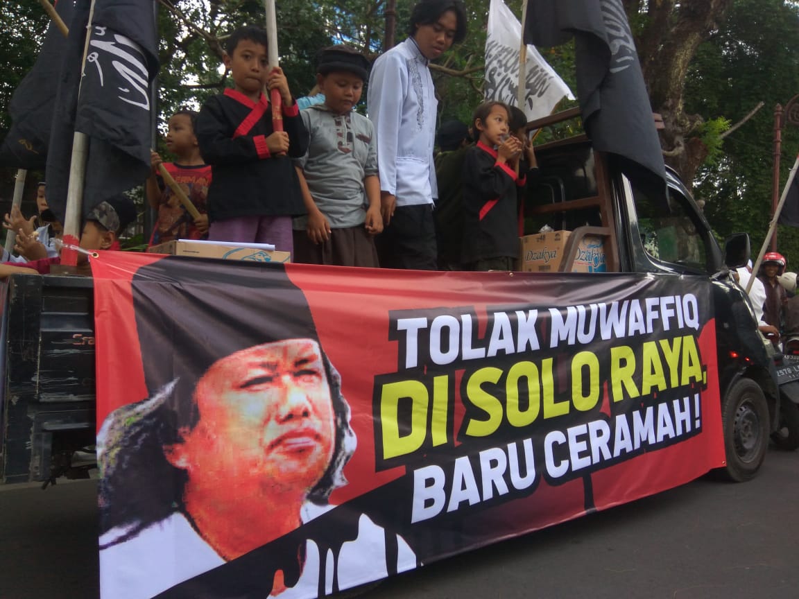 Ribuan Umat Islam Solo Raya Ikuti Konvoi Simpatik Indonesia Damai Tanpa Penista Agama